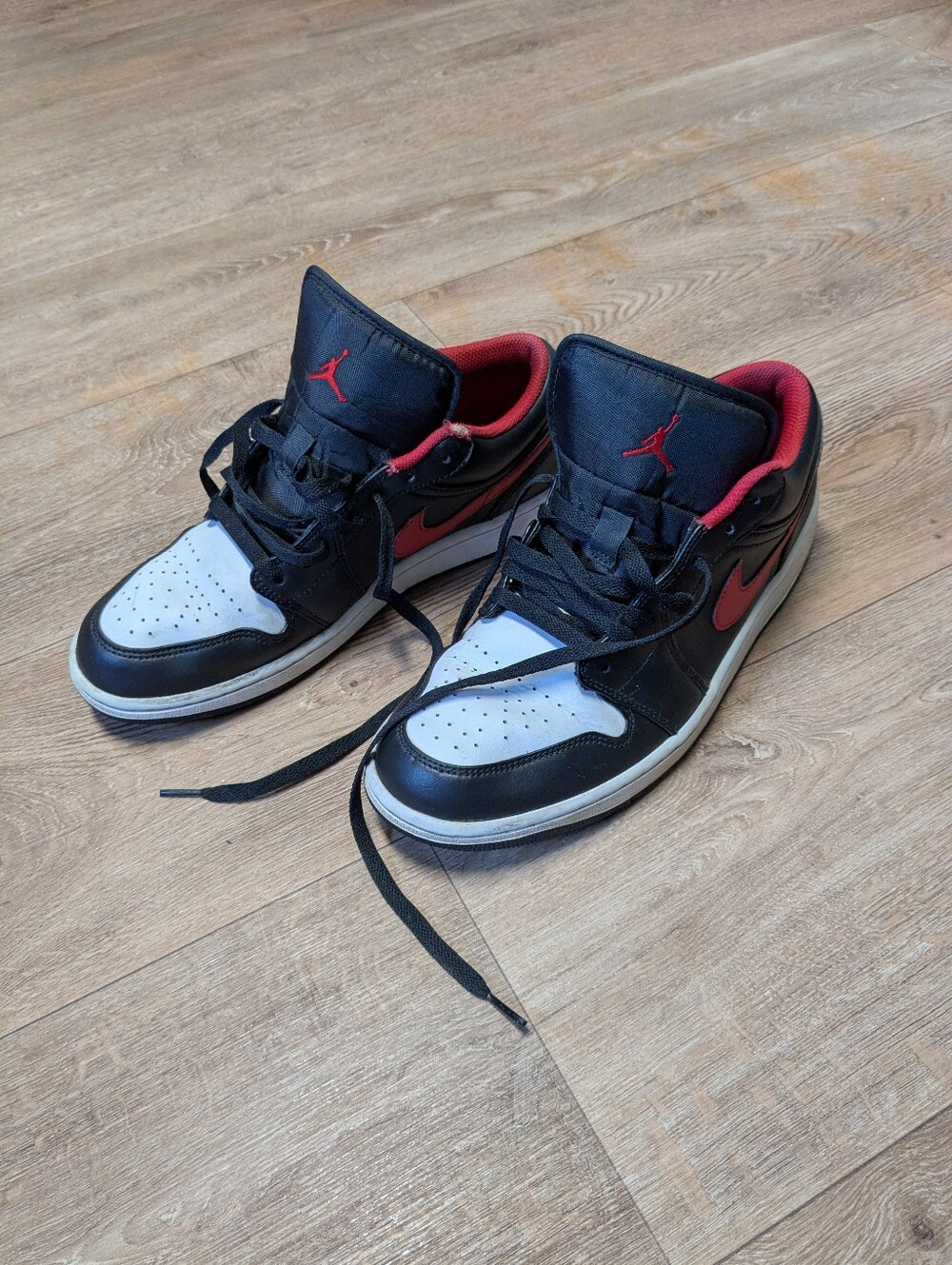 Nike Low-Top Sneakers - Black/White/Red